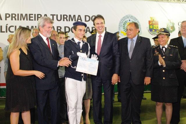 Camilo Santana participa da formatura da primeira turma do Colégio Militar do Cariri