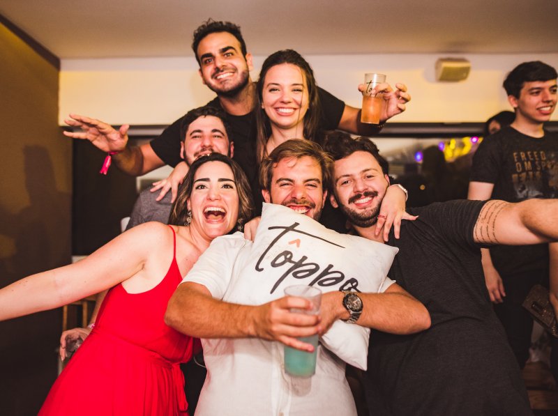 Música, alegria e descontração dão o tom na baladinha do Tôppo Rooftop