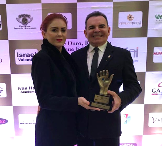 Walker Santiago recebe prêmio em São Paulo