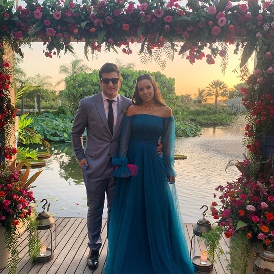 Fernanda Levy e Omar Macêdo roubam a cena em casamento no Colosso