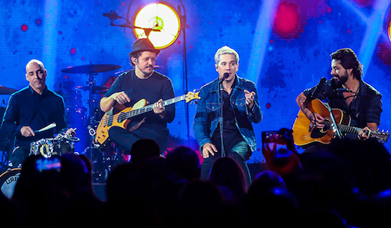 Banda Jota Quest aterrissa no Espaço Jangada do Shopping Iguatemi