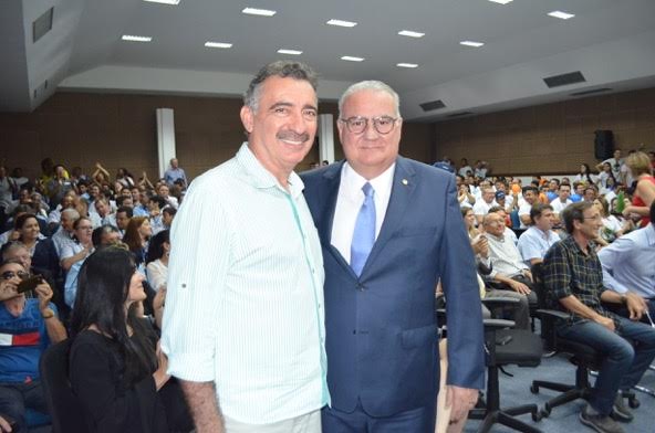 Artur Bruno parabeniza Chiquinho Feitosa