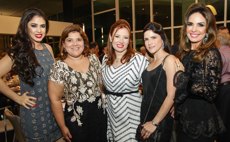 Aline e Régis Barroso ganham sessão parabéns articulada por Igor Queiroz, na Mansão Macêdo