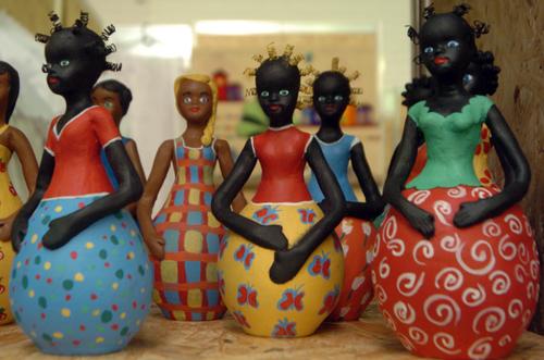 Artesãos produzem peças ao vivo no 5º Salão Internacional do Artesanato