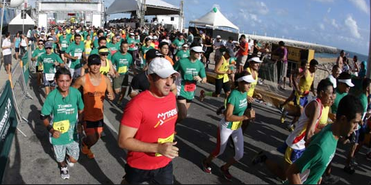 Entrega de kits da Corrida Unimed acontece no Mercadinhos São Luiz