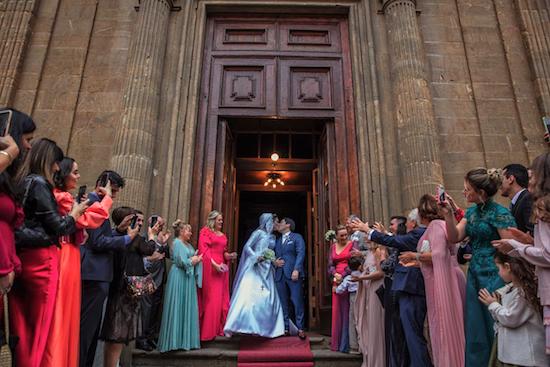 Priscilla Benevides e Pierpaolo Pittelli trocam as alianças em  elegante cerimônia na Itália