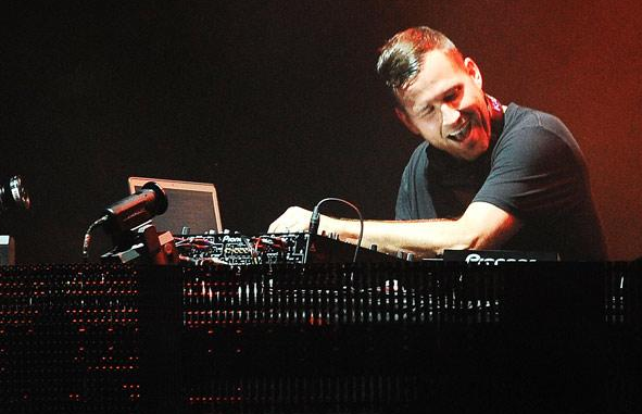Top DJ Kaskade comanda “Open Summer” no Café de La Musique