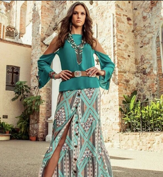 ‘Alto Verão’ invade as araras da Bobstore