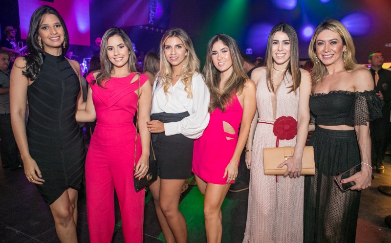 Deejay Shark arrasta um time de bacanas até a Boate Living