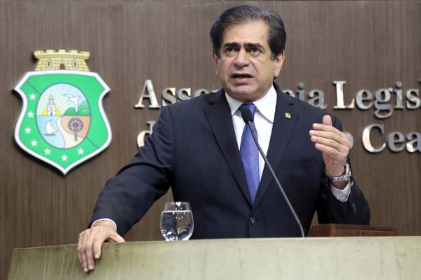 Zezinho Albuquerque avalia desempenho do Legislativo em 2015. Vem conferir!