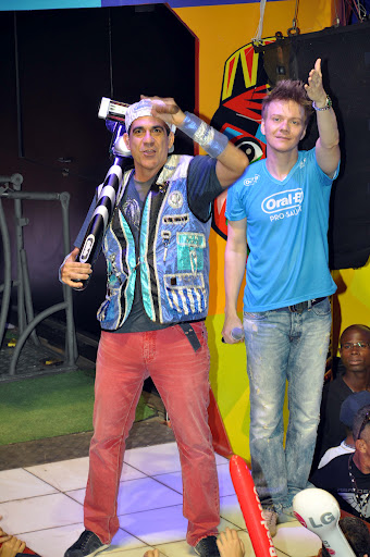 P&G leva ‘MacGyver’ e Michel Teló para trio do Asa de Águia