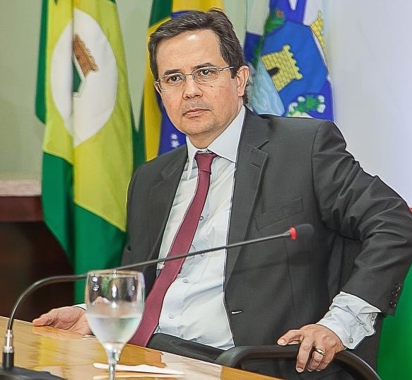 Edilberto Pontes lança a Revista Controle