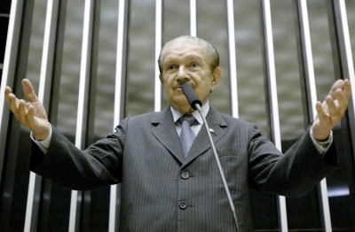 Assembleia homenageia os 60 anos de vida pública de Mauro Benevides