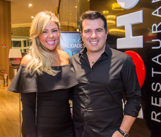 Patrícia e Danilo Dias recebem convidados especiais para o Sunset Taittinger