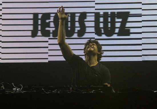 Jesus Luz recebe famosos em noite de DJ no Rio