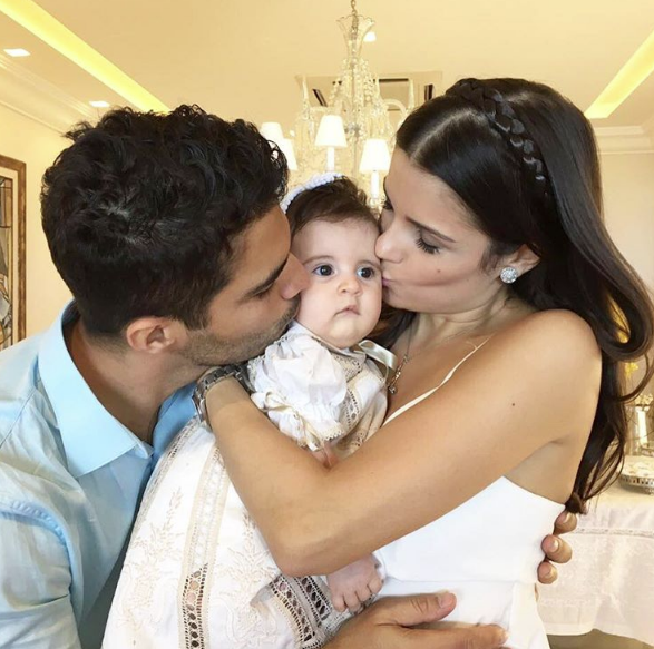 Bruno Becco e Priscilla Ximenes comemoram o quinto mêsversário de Luiza