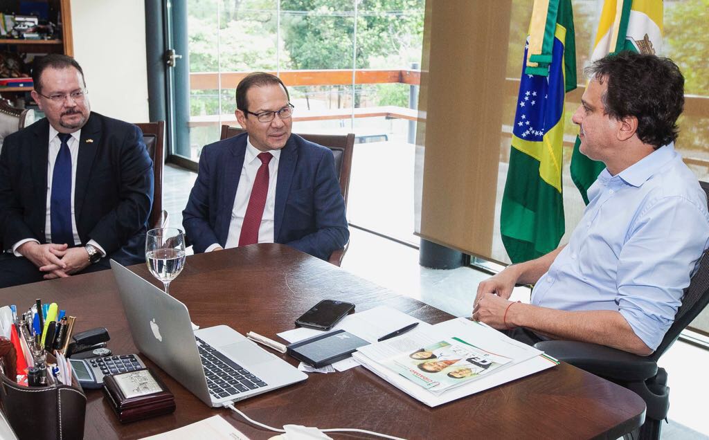 Camilo Santana recebe vice-presidente de Habitação da CEF