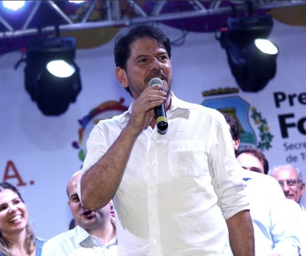 Cid Gomes reúne aliados para definir mudança de partido