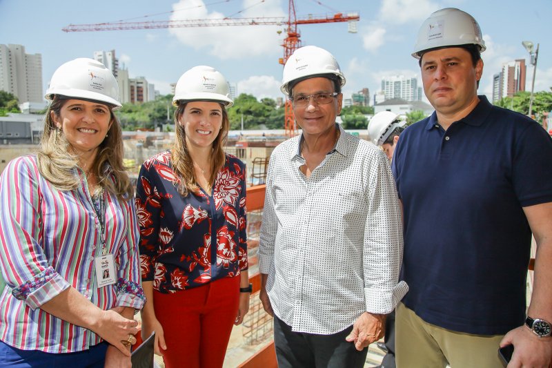 Beto Studart recebe jornalistas durante visita guiada ao BS Design
