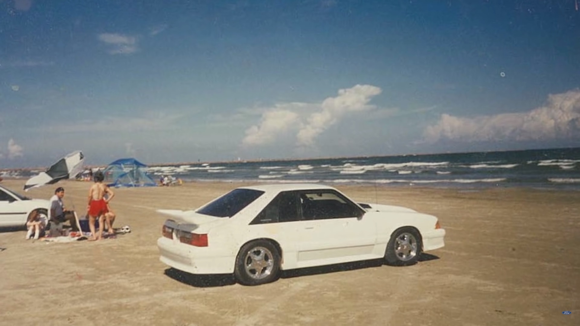 Dono emociona-se ao recuperar Ford Mustang que precisou vender há 17 anos