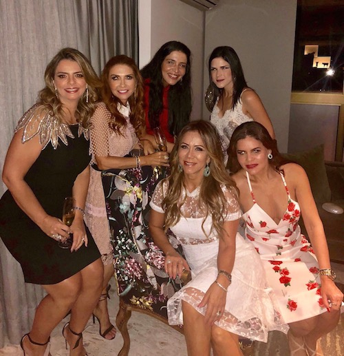 Bolhas, bolhas e mais bolhas de Moët & Chandon dão a tônica do Natal de Cláudio e Wayne Moreira