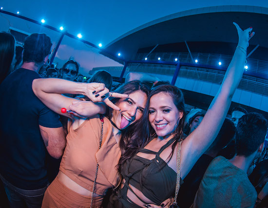 Que tal aproveitar a véspera de Natal com muita música eletrônica?