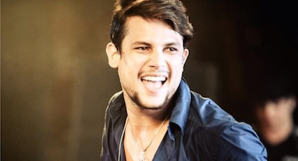 Israel Novaes arma auê no nightclub queridinho da cidade