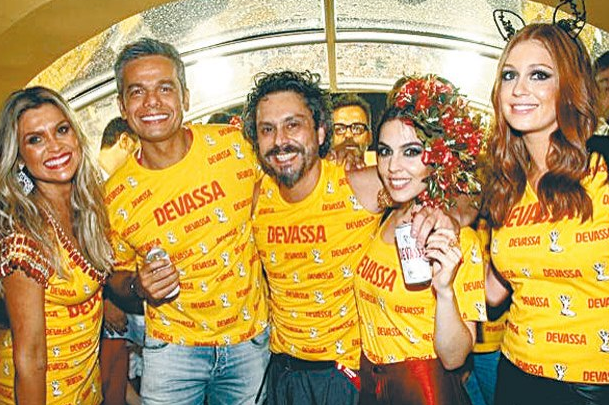 Globais se divertem no Camarote Devassa, na Sapucaí