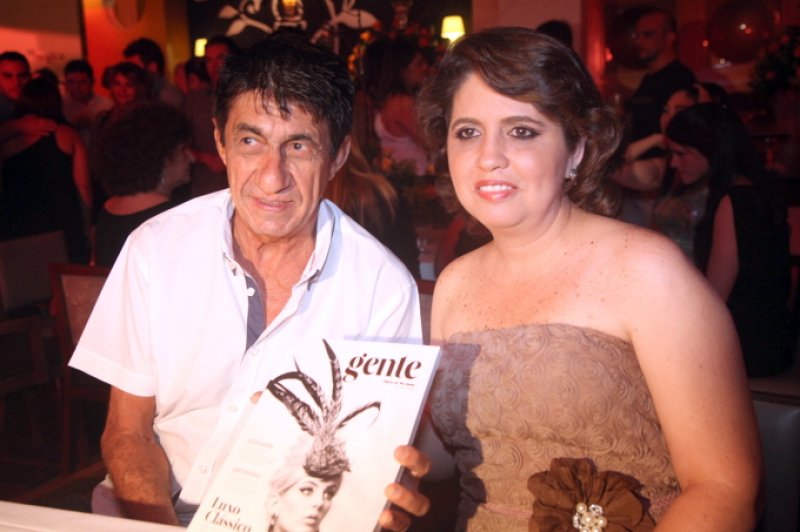 Fagner rouba a cena na festa de lançamento da Revista Gente