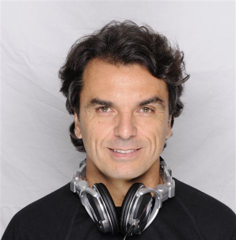 Raul Boesel agita a festa House Mafia, em São Paulo