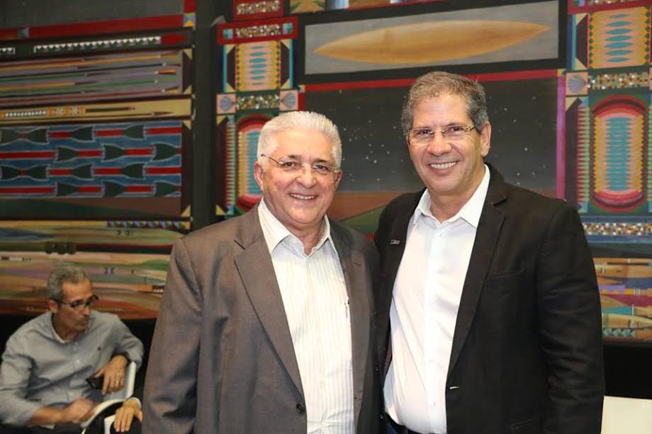 CDL de Fortaleza lança livro que homenageia empreendedores cearenses