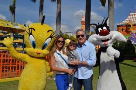 Ticiane Pinheiro comemora aniversário no Hopi Hari