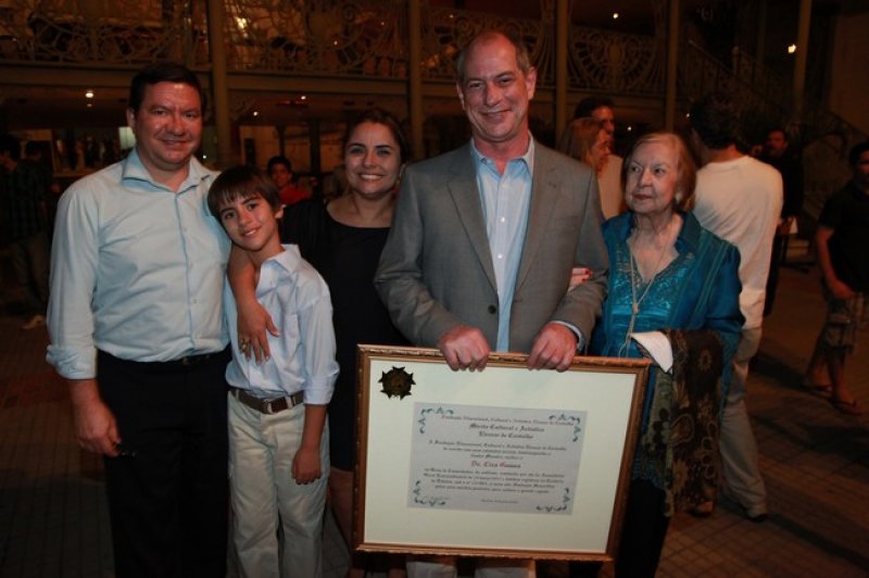 Ciro Gomes e homenageado durante o XIV Festival Eleazar de Carvalho, no Theatro Jose de Alencar