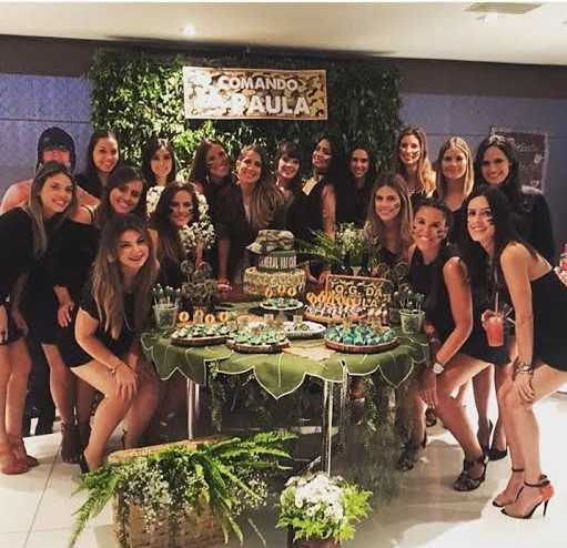 Ana Paula Galvão recebe amigas em chá bar cheio de bons momentos