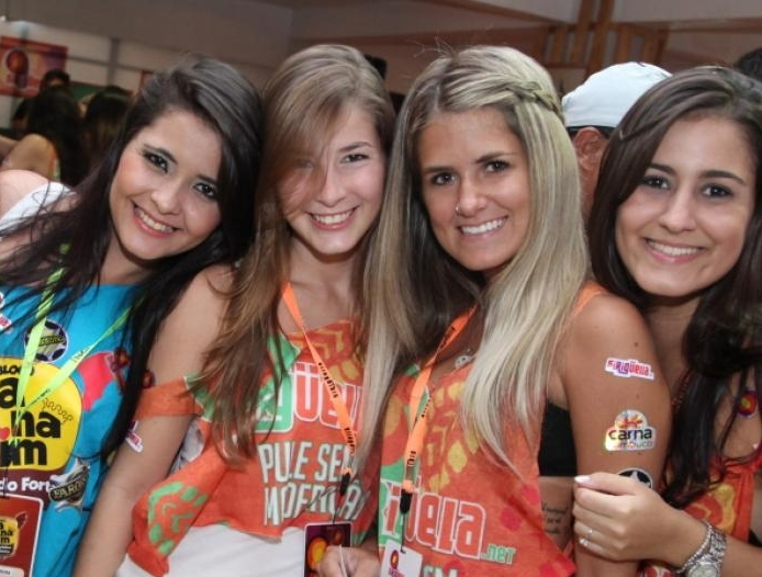 Abadás do Fortal são entregues no Centro de Eventos