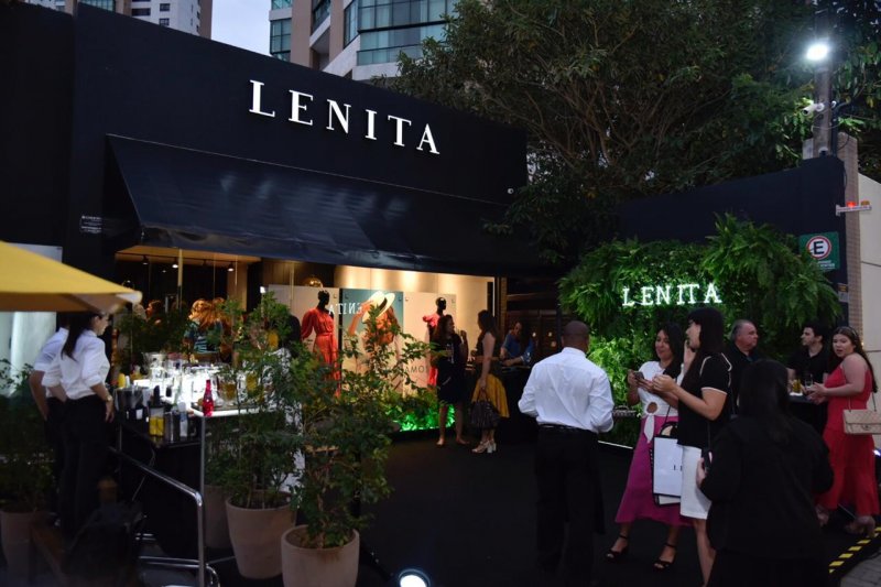 Lenita aterrissa em Salvador e arma um badalado coquetel para marcar sua chegada ao Pátio Santa Luzia