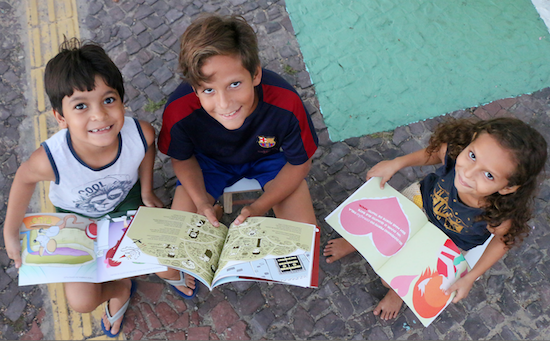 Roberto Cláudio e Carol Bezerra levam o Leitura na Praça ao Pirambu
