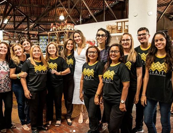 Onélia Santana pilota a inauguração da nova loja da Ceart, no Centro Dragão do Mar
