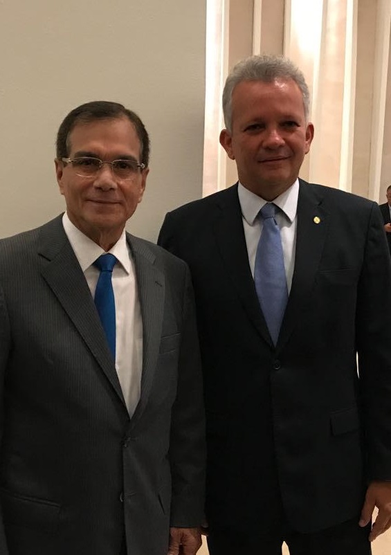 Beto Studart e André Figueiredo participam de breakfast na CNI