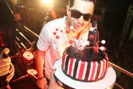 Folianópolis teve Ivete Sangalo com pé quebrado e aniversário de Tomate