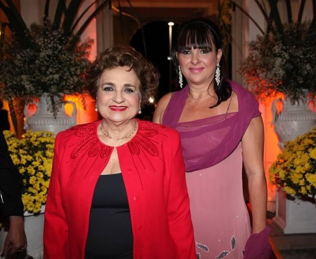 Fernanda Quinderé assume presidência da Academia Fortalezense de Letras