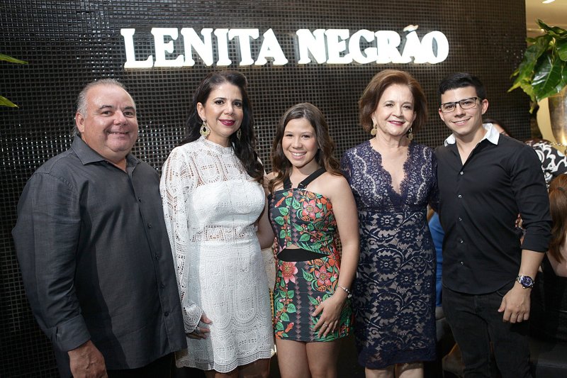Lenita Negrão arma 'party time' e lança nova coleção de festas