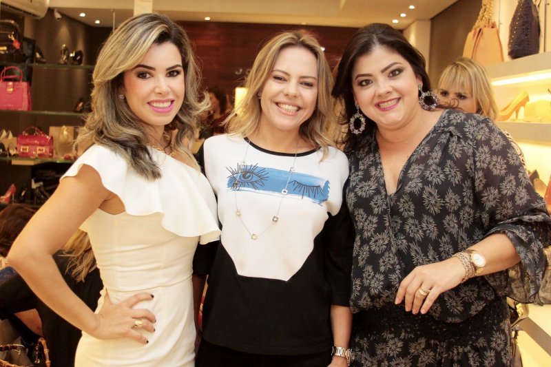 Daniele Cordeiro e Viviane Almada brindam o aniversário de seis anos da sua Jorge Bischoff