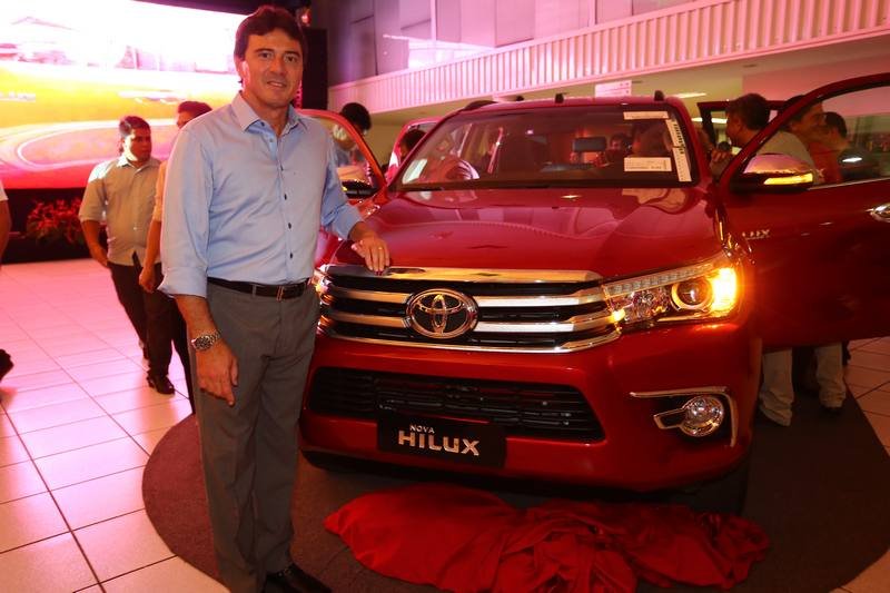 Luiz Teixeira lança nova Hilux 2016, em sua Newland