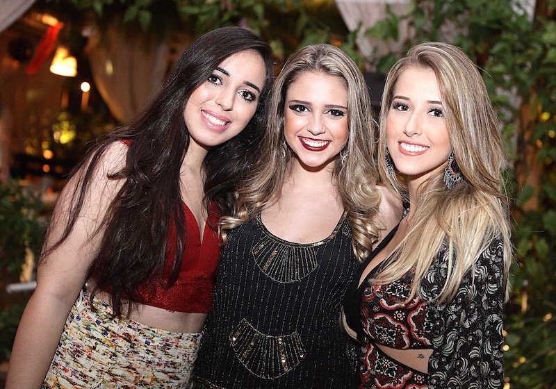 Bolhas e mais bolhas de Veuve Clicquot deram a tônica do 'Yelloween', no Colosso