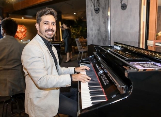 Felipe Adjafre lança especial de Natal. Vem ouvir!