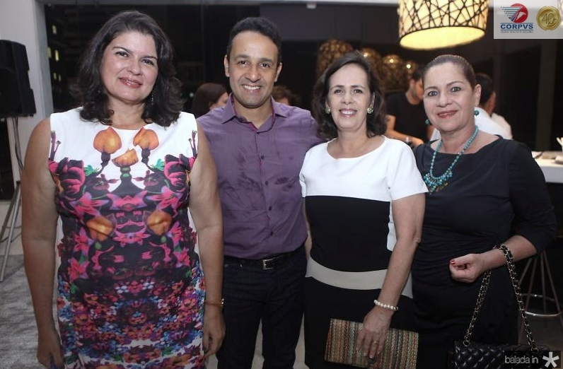 Neuma Figueiredo confere as novidades na Adroaldo Tapetes