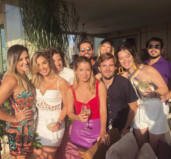 Lara Araripe reúne poucos e bons para a sessão sopro de velinhas em São Paulo