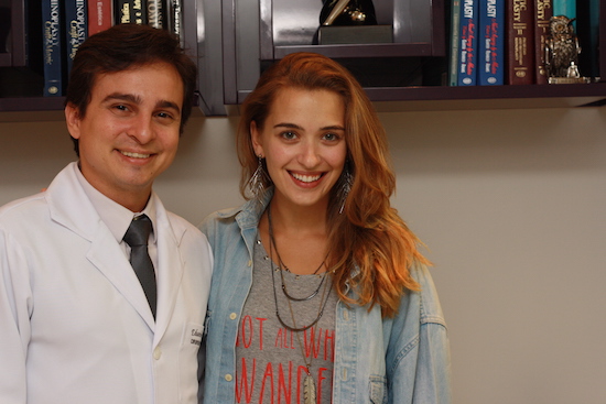 Juliana Boller aprova peeling ‘Dermatool’, da Clínica Furlani