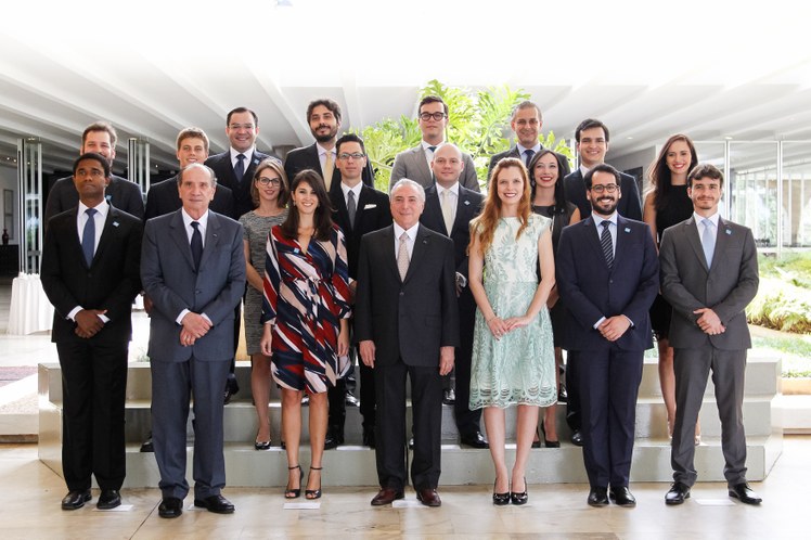 Camilla Neves Moreira recebe o canudo de diplomata pelo Instituto Rio Branco